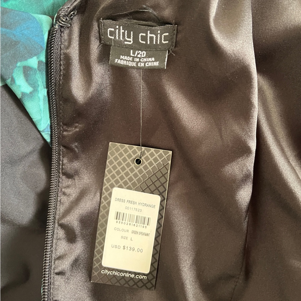 City Chic Black and Green Dress NWT Size 20 - Picture 3 of 4